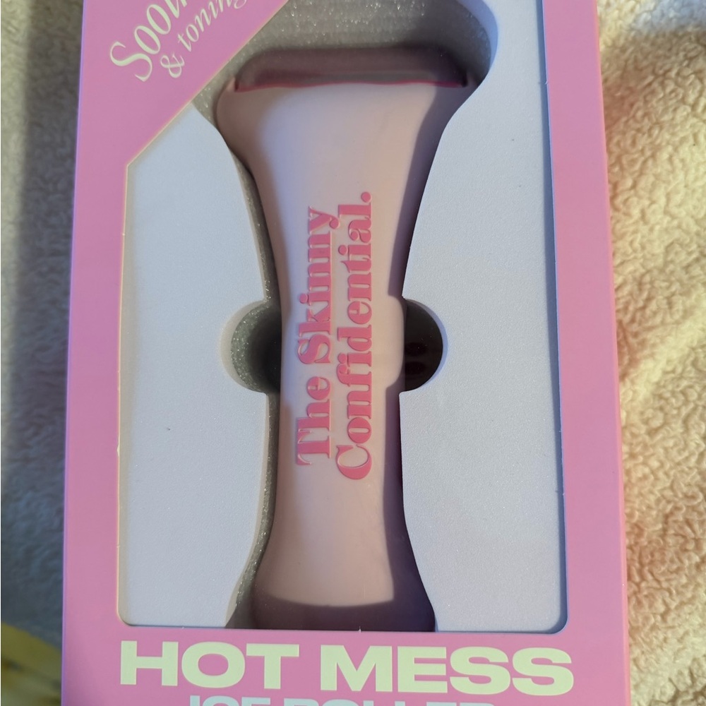 The Skinny Confidential Ice Roller - Pink